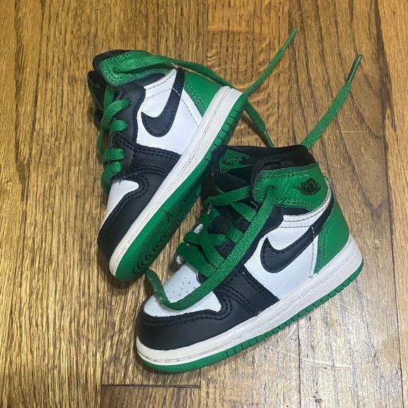 Nike Air Jordan 1 Retro High OG - Picture 5 of 8